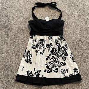 Floral Black & White Dress Juniors 7 (NEW)